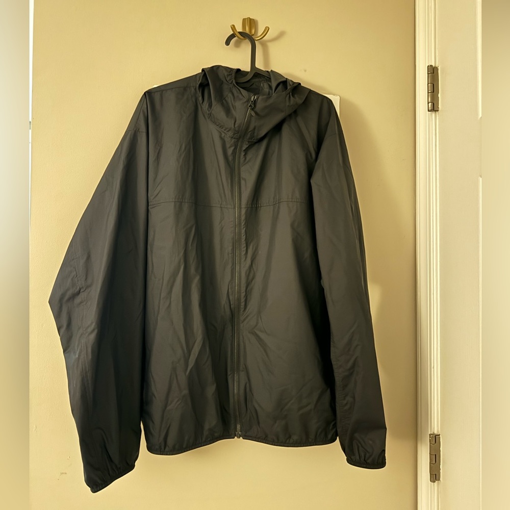 Uniqlo NWOT Black Men’s Rain Jacket: Medium